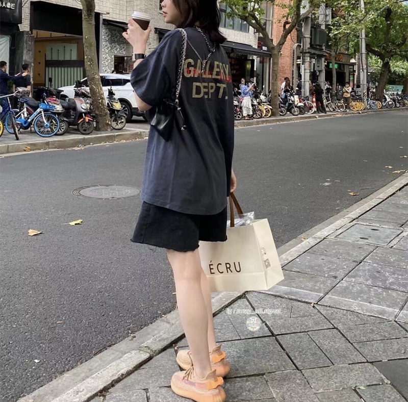 מחלקת גלריה חולצת טריקו חדשה D13