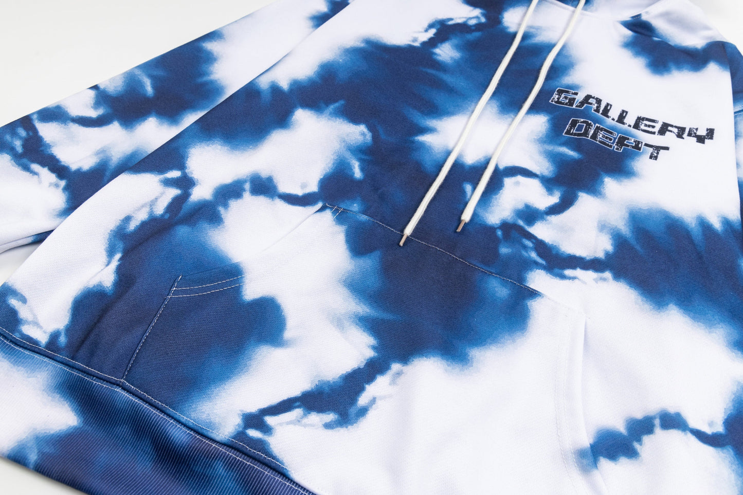 קפוצ'ון חדש של מחלקת הגלריה 